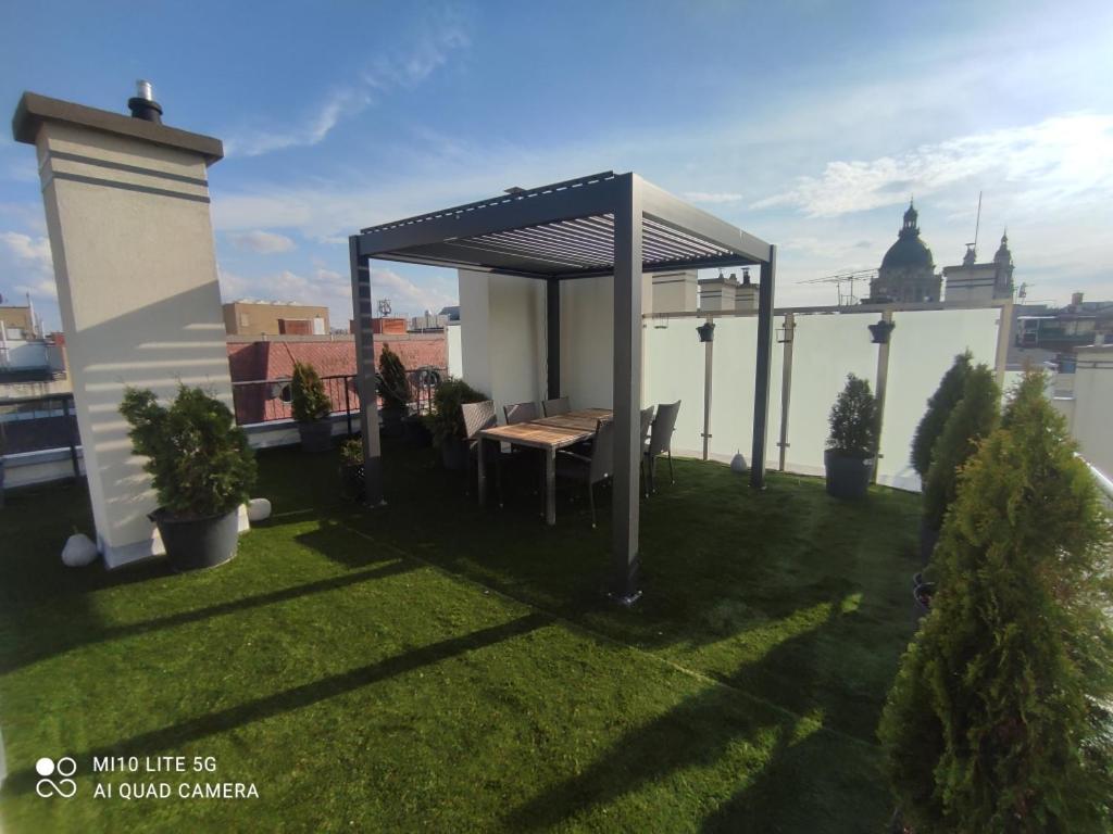 Jacuzzi Roofterrace Luxury Over The Opera Budapest Exterior photo